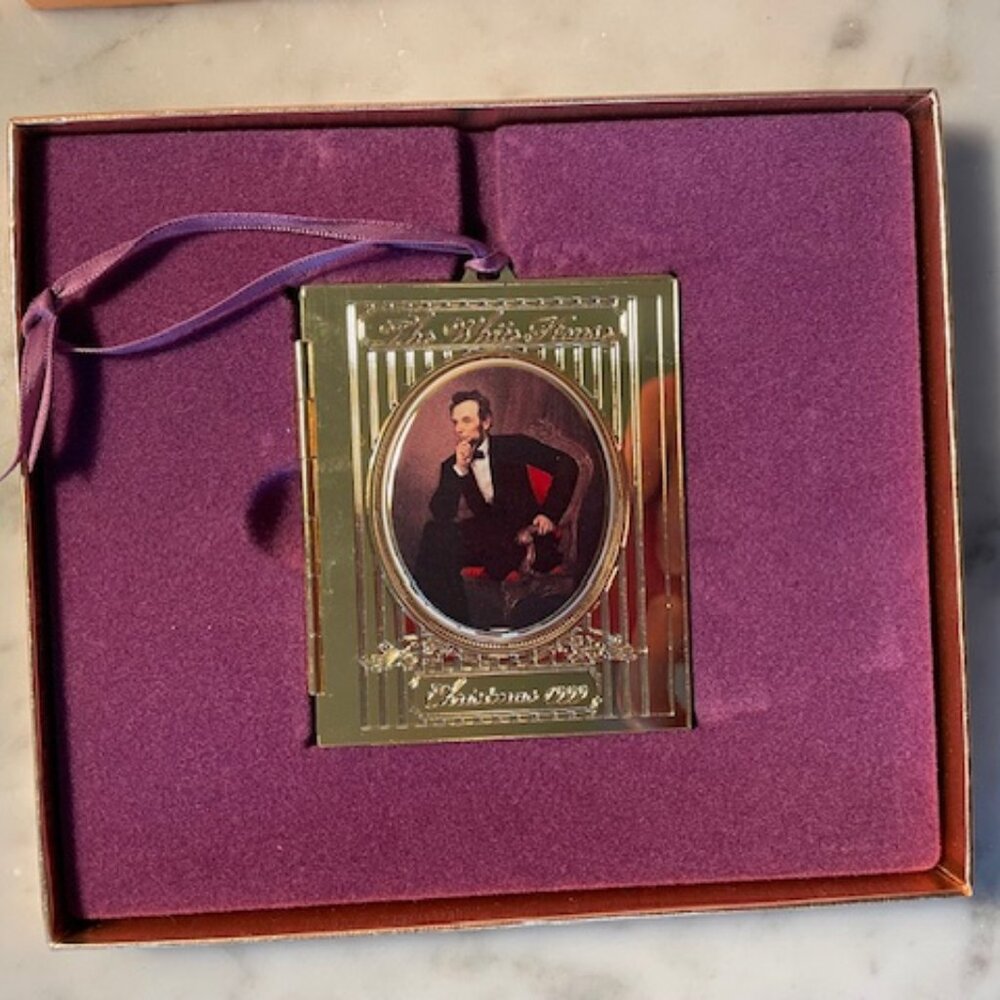 1999 White House Christmas Ornament President Abraham Lincoln's Portrait